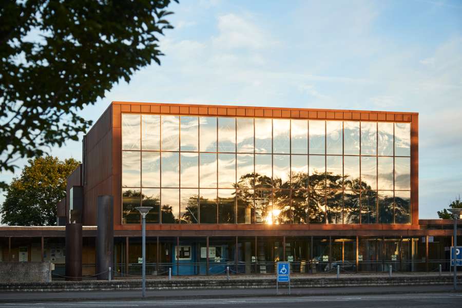 Smukke facadekassetter i cortenstål, Maribo Svømmehal, Ved Stadion 4, 4930 Maribo